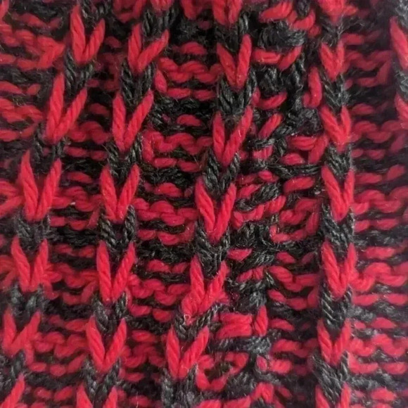 Red and Black Handmade Knitted Hat Touque - Picture 3 of 6